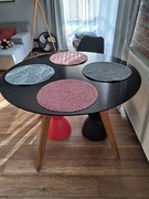 Stół okrągły czarny blat drewniane nogi