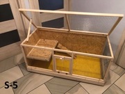 Klatka drewniana dla królika świnki morskiej.