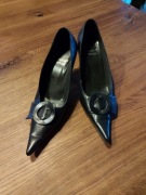 Czarne skórzane eleganckie buty damskie z kokardką firmy PRIMA MODA