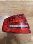 Lampa tylna lewa wewnętrzna Audi A8 D3 4E0 945 095 H LED