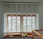 Żaluzja wenecka ( PCV ) 180 x 180 cm ( biała ) imitacja drewna