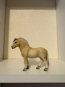 Kolekcjonerska figurka koń ogier fiordzki Schleich 2013 wycofany