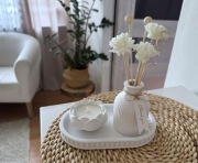 Tacka wazon świeczka + kremowy bukiet