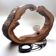 Lampa stołowa z plastra wiązu 