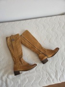 Skórzane wiosenne kozaki Carinii