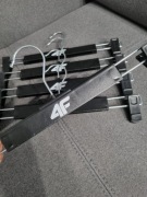 Wieszaki na spódnice, spodnie 30 sztuk z logo.