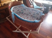 Kosz wiklinowy dla niemowlaka 