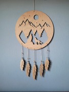 Łapacz snów ze sklejki z motywem wilków w górach