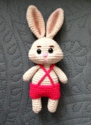 Króliczek wykonany na szydełku 