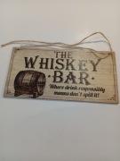 Zawieszka z drewna Whiskey Bar 10x20 cm