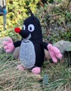 Krecik maskotka na szydełku