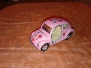 Samochód samochodzik auto autko zabawka model garbus różowy 9cm