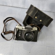 Stary aparat fotograficzny Zenit E z obiektywem 
