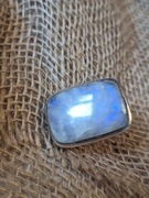 srebrny pierścień z kamieniem księżycowym- mieniący się na blue z ethnicsun