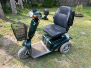 Skuter elektryczny trójkołowy