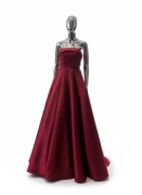 Długa suknia wieczorowa bordo na studniówkę 