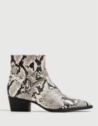 Pull&Bear botki kowbojki wężowy wzór print skóra sztyblety biker kowbojskie