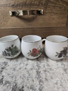 Zestaw porcelanowych filiżanek Bohemia – dekor owocowy, złote wykończenia