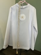 Komża komunijna z czarnymi spodniami