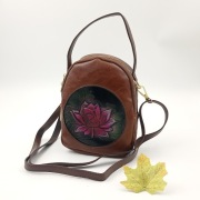 Torebka listonoszka na ramie kwiat lotosu brązowa