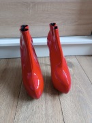 Czerwone lakierowane botki 