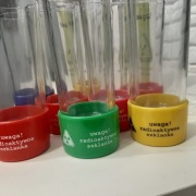 Szklanka radioaktywna świecąca gadżet 8 sztuk