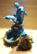 Delfiny - duża figurka z żywicy ,wysokość 31 cm  plus skarbonka.