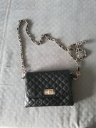 Mała czarna pikowana torebka