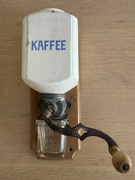 Stary wiszący młynek do kawy