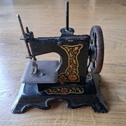 Miniaturowa zabytkowa maszyna do szycia „Made in Germany” – okazja 