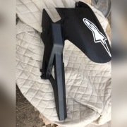 Błotnik Suzuki Gsr 750