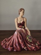 Royal Dux - Porcelanowa Figurka - Dama z Bukietem Róż - sygnatura 1938-45