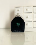 Saszetka czarna Koniczyna, haftowana ręcznie, portfelik damski rękodzieło