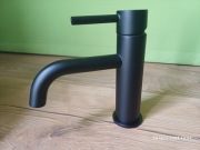 Bateria umywalkowa niska Rea Lugano czarna