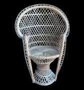 Stare wiklinowe krzesło dla lalek stojak do roślin