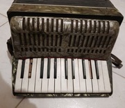 Stary akordeon 32 basy