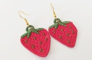 Truskawki - haftowane kolczyki