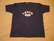 T-SHIRT LEVI'S Z NASZYWKĄ FIRMOWĄ, UŻYWANY