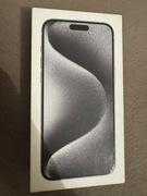Oryginalne opakowanie iPhone 15 z naklejką Apple w środku