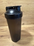 Shaker do białka z miarką