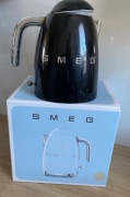 Czajnik SMEG czarny w firmowym opakowaniu używany, uszkodzona pokrywa