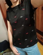 Czarna bluzka z Umbro w rozmiarze S 