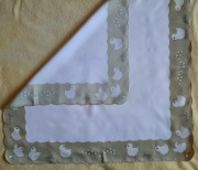 obrus serweta Wielkanoc pisklęta kurczaczki.