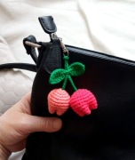 Tulipany wykonane na szydełku, brelok 