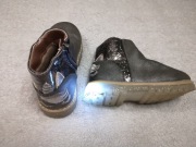 Szare eleganckie świecące brokatowe buty botki w jednorożce George 26