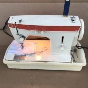 Maszyna do szycia Singer 367 w walizce