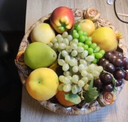 Porcelanowa misa  z martwą naturą