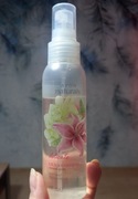 Avon Naturals delicate Lily & gardenia mgiełka