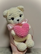 Pluszowa zabawka na szydełku miś walentynka handmade