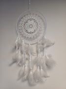 Łapacz snów, biały, z piórami, dł. ok. 64 cm, średnica 20,5 cm